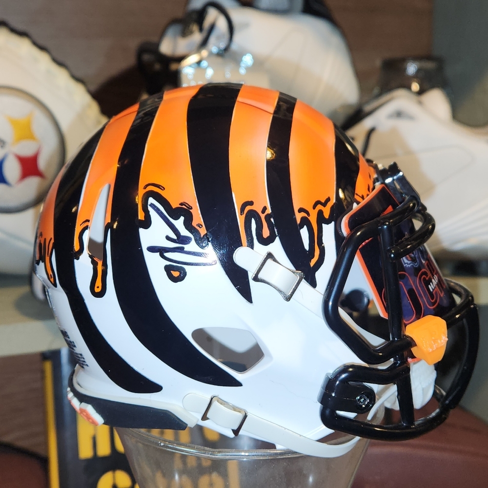 Ochocinco Bengals Chad Johnson Autographed mini helmet Cincinnati Bengals